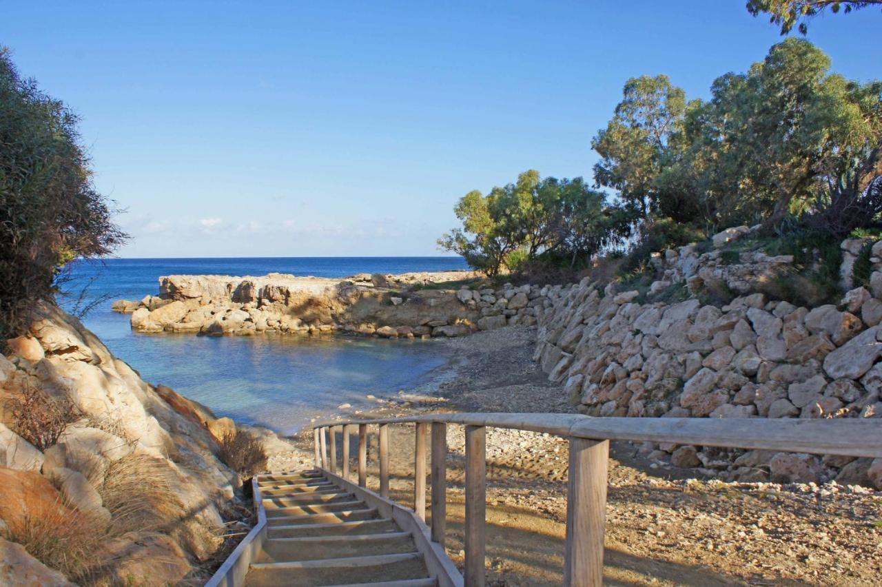 Laila - Coralli Beachfront Apartment Protaras Exterior foto