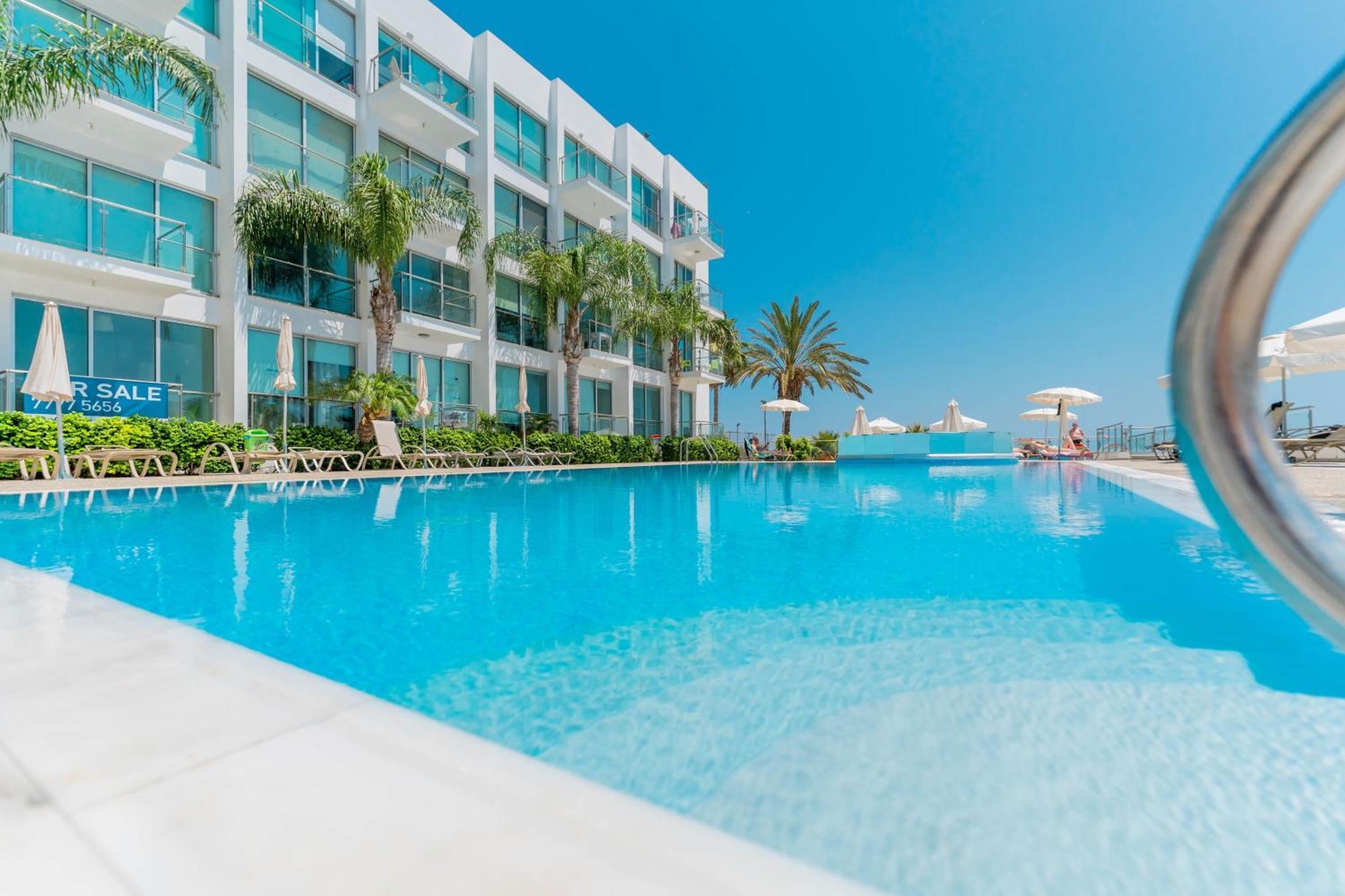 Laila - Coralli Beachfront Apartment Protaras Exterior foto