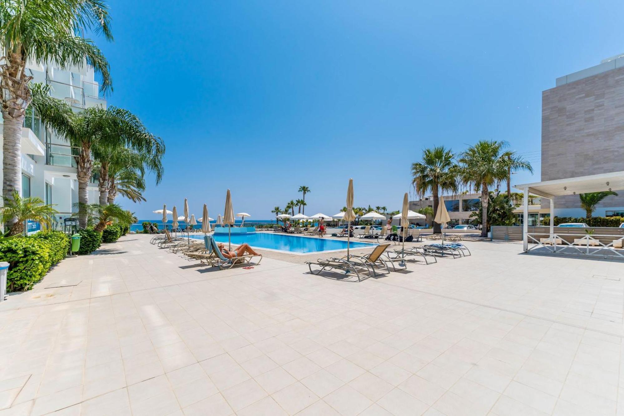 Laila - Coralli Beachfront Apartment Protaras Exterior foto